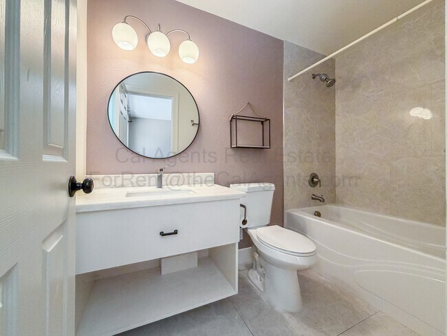 Building Photo - 4207 Queen Anne Dr