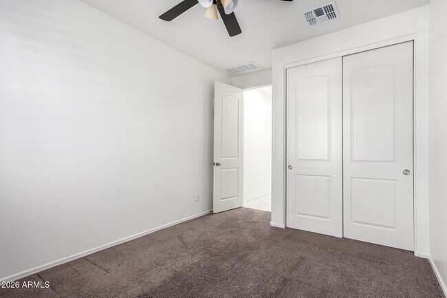 Building Photo - 665 E Rojo Way