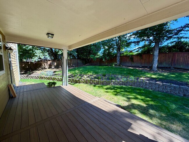 Building Photo - Gorgeous House in Upscale Neighborhood in Tigard, 5 Bedrooms plus Den/Office, 3.5 Bathrooms, Larg...