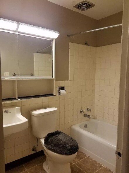 Building Photo - 1107 Glenshire Ave