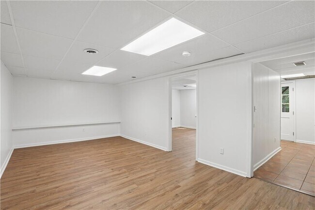 Building Photo - 2063 Six Branches Dr