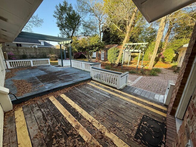 Building Photo - Gulf Breeze Proper - Casablanca - 2 bed, 1 bath