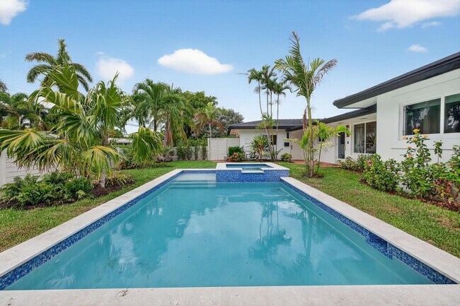 Building Photo - 1981 Coral Gardens Dr