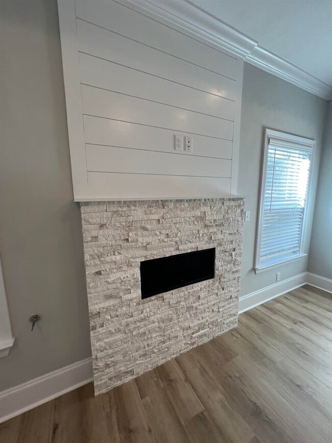 Building Photo - 200 Cottage Ct