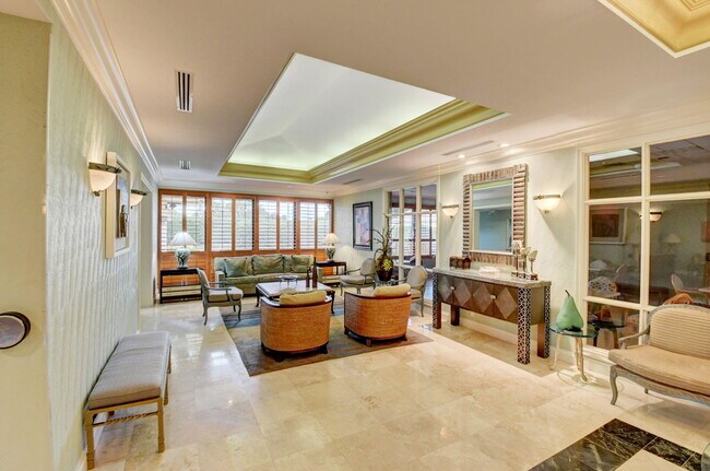 Building Photo - 2925 Riviera Dr