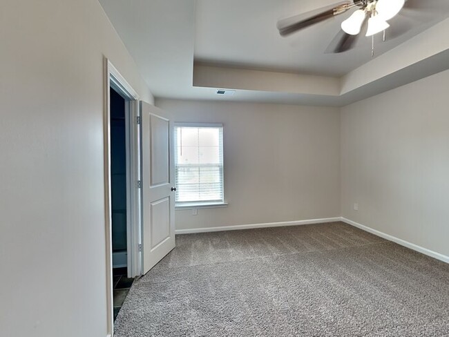 Building Photo - Coming Soon!! Burnside Farms near USC, Dow...
