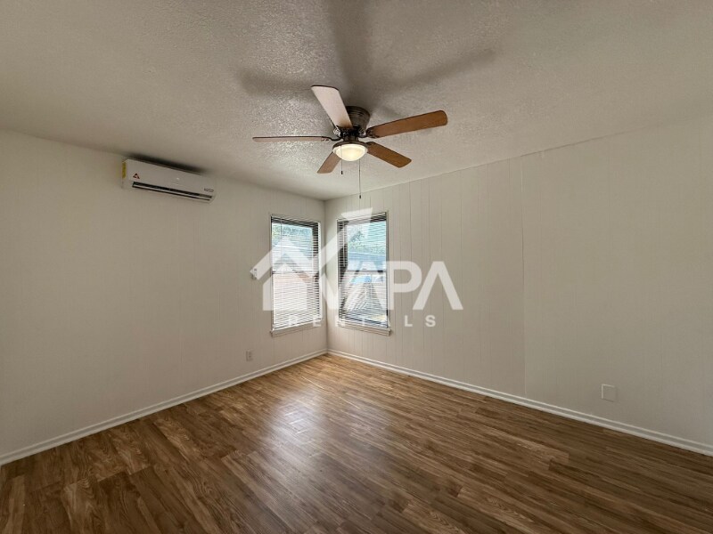 Building Photo - 247 Longview Dr