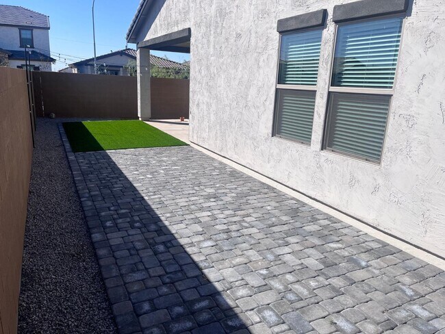 Building Photo - 27425 N 30th Ln