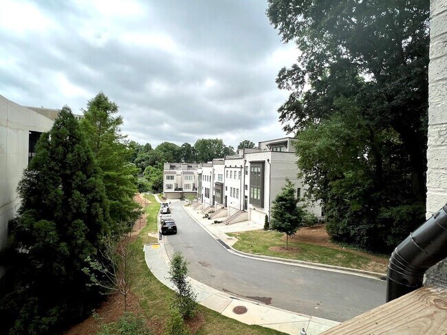 Building Photo - 1819 Huntington Hills Ln NW