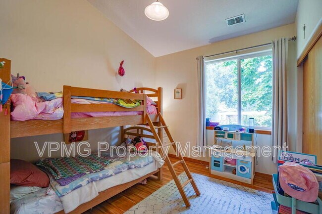 Building Photo - 1204 NE 89th Ave