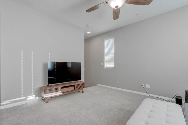 Building Photo - 10931 Sardinia Sands Dr