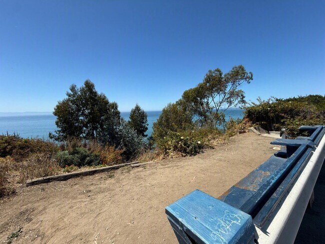 Building Photo - Spacious and Bright 3BR 2BA Seacliff Home - Close to the Beach!