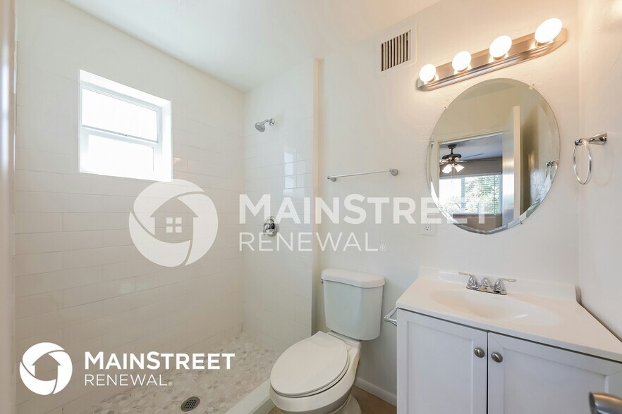 Building Photo - 4714 N 49th Dr