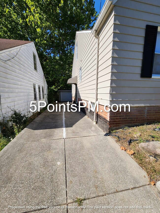 Building Photo - 5178 Homewood Ave