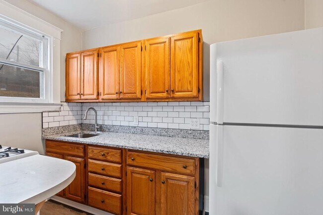 Building Photo - 639 Plymouth Rd