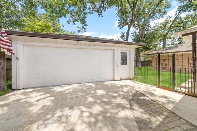 Building Photo - 10166 Hanka Dr