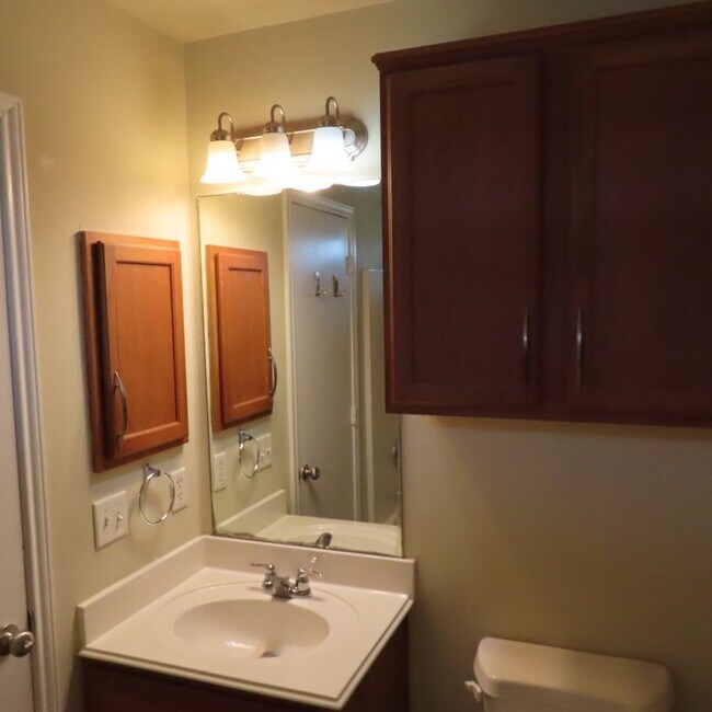Building Photo - 4115 McFarland Dr