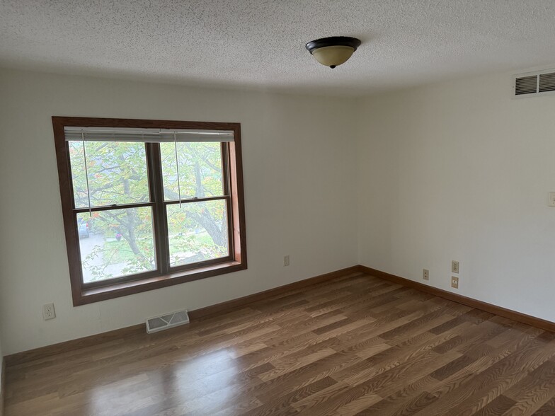 Building Photo - 2172 Strongs Ave