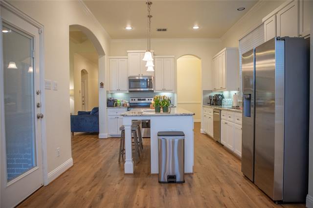 Building Photo - 511 La Grange Dr