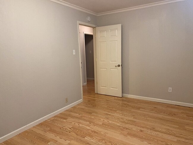 Building Photo - 2759 Broadmoor Ave