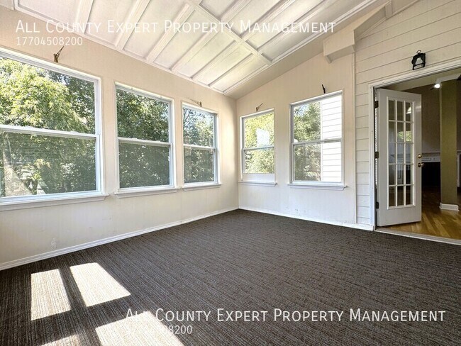 Building Photo - 4402 Fairecroft Terrace