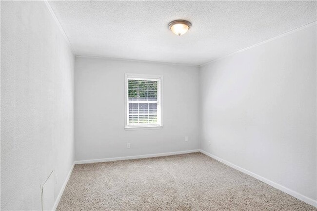 Building Photo - 2704 Woodcliff Dr E