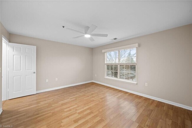 Building Photo - 3712 Cotswold Ave