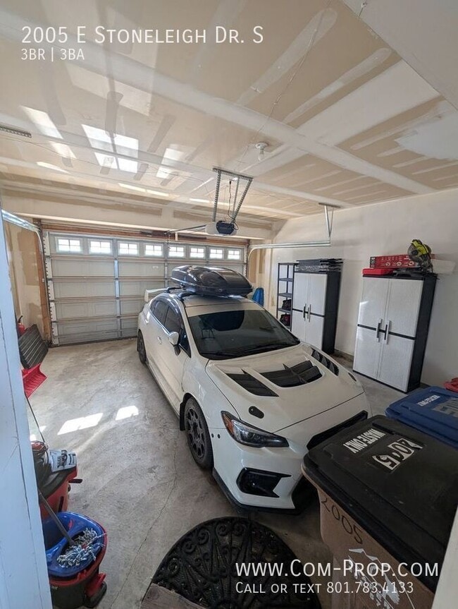 Building Photo - 2005 Stoneleigh Dr S