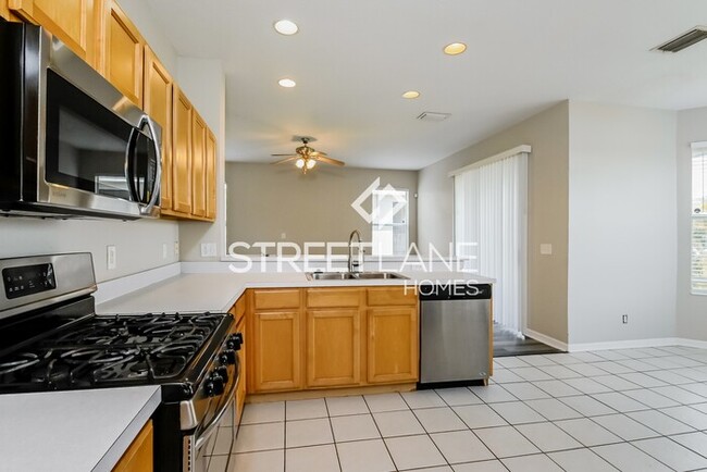 Building Photo - Spacious 4 bedroom home in Apollo Beach!