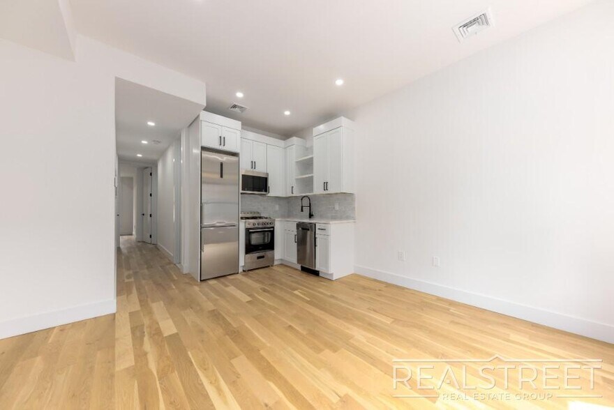 Building Photo - Stunning Brand New 2 Bed 2 Bath in Histori...
