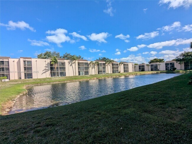 Building Photo - 3399 Foxcroft Rd