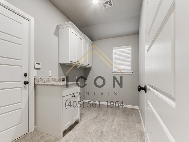 Building Photo - 4509 Desert Spring Ct