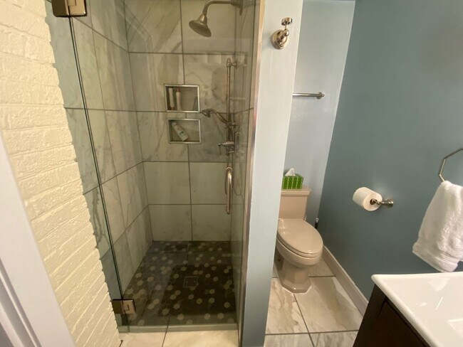 Building Photo - 2225 Blossom St