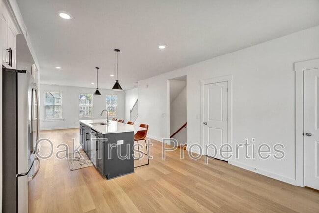 Building Photo - 236 Somerset Acrs Dr