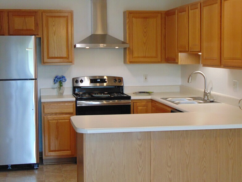 Building Photo - 10151 Sutton Dr