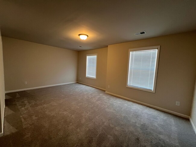 Building Photo - 828 Justify Lp