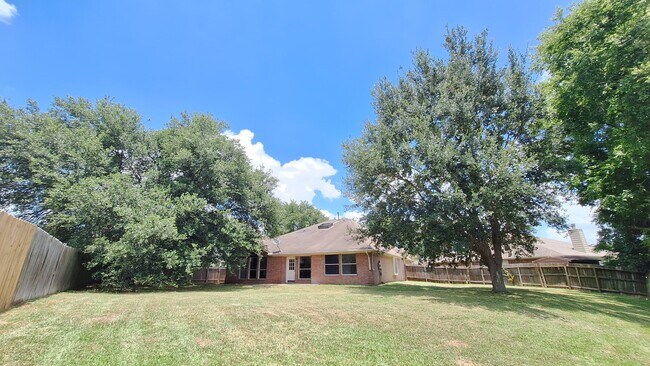 Building Photo - 17122 Canterbury Green Ct