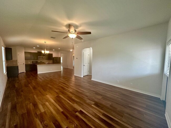 Building Photo - Fantastic Amenities ~ 4/2 Single Story w/ Refrigerator/Washer/Dryer Included ~