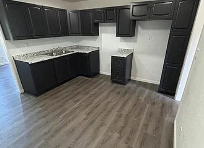 Building Photo - 811 St Monica Dr