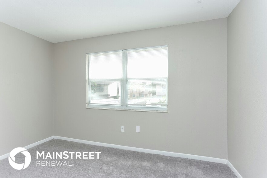 Building Photo - 2065 Loma Linda Way N