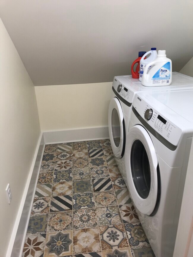 Oversized Washer and Dryer - 14 Main St