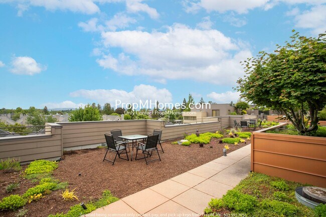 Building Photo - Light Filled One Bedroom Condo at the Beranger!