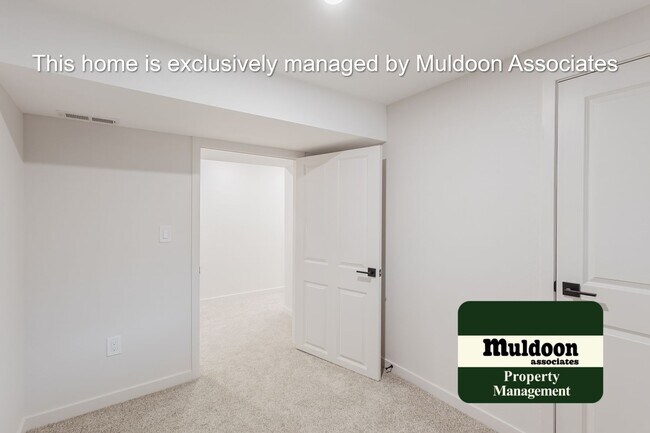 Building Photo - Completely remodeled ranch in the heart of Rockrimmon