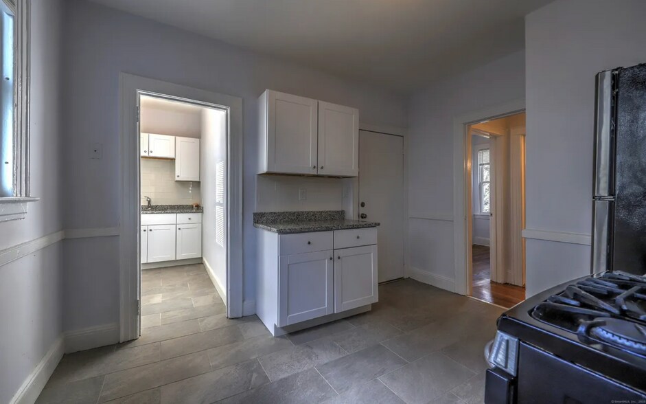 Building Photo - 48 Anthony St