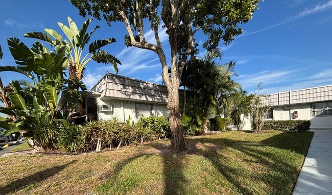 Building Photo - 185 Valencia H