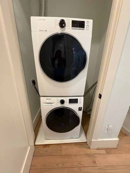 Building Photo - 431 Delafield Pl NW