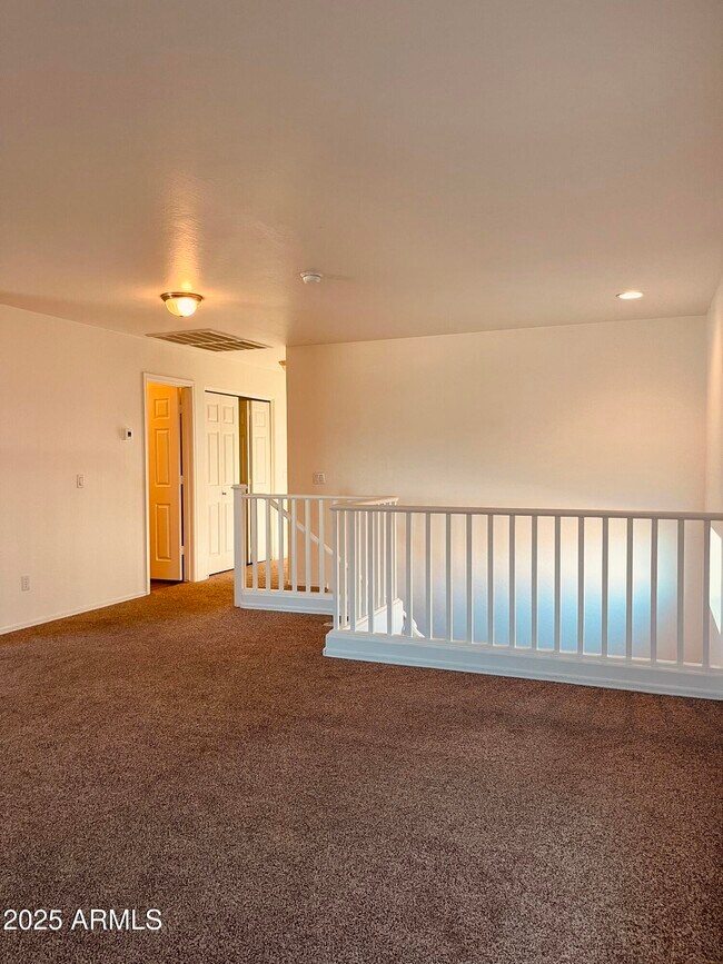 Building Photo - 5707 S 31st Dr