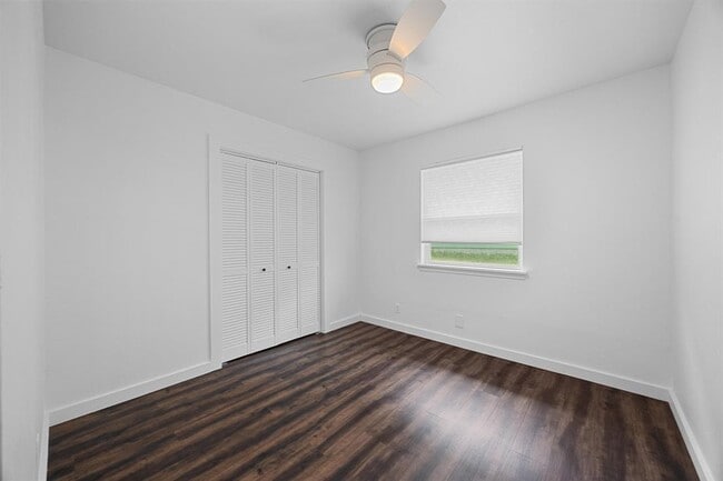 Building Photo - 5916 Signal Point