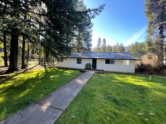 Building Photo - McKenzie HWY 3-bedroom/ 2bath