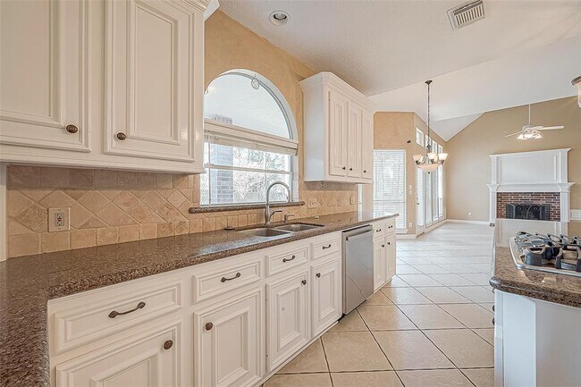 Building Photo - 13135 Finch Brook Dr